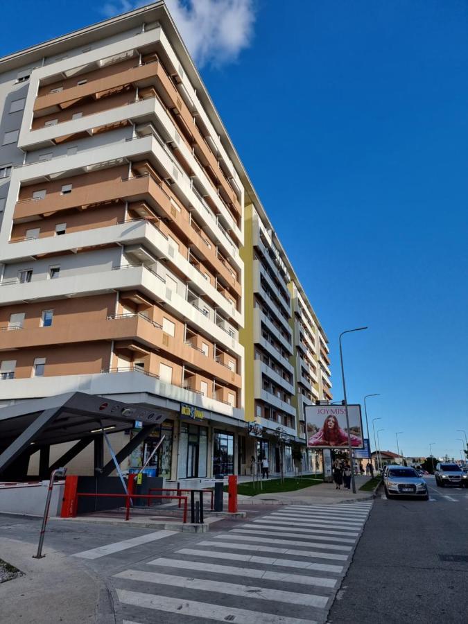 Regina Apartment ポドゴリツァ エクステリア 写真